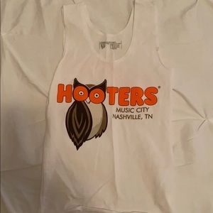 Hooters Music City shirt
